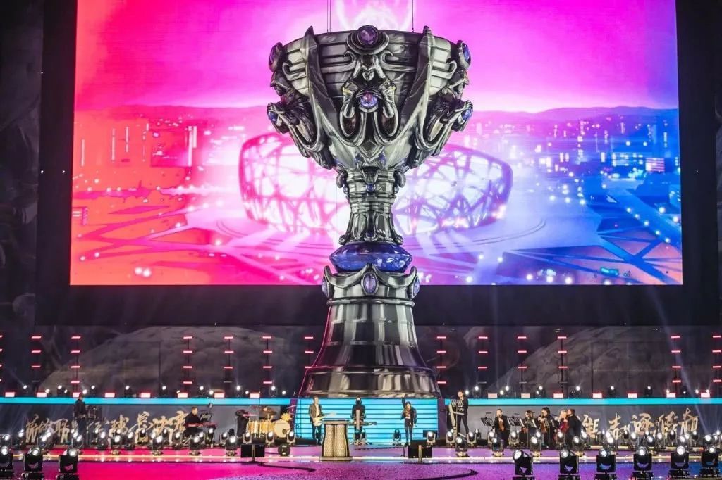 LPL官方宣布更换十周年LOGO：感谢大家十年以来的陪伴与支持！