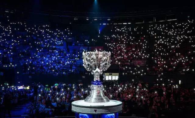 Dplus KIA 输给了 Hanwha Life Esports 在五场比赛中，并在 LCK Cup 中遭遇了他们的首次失利